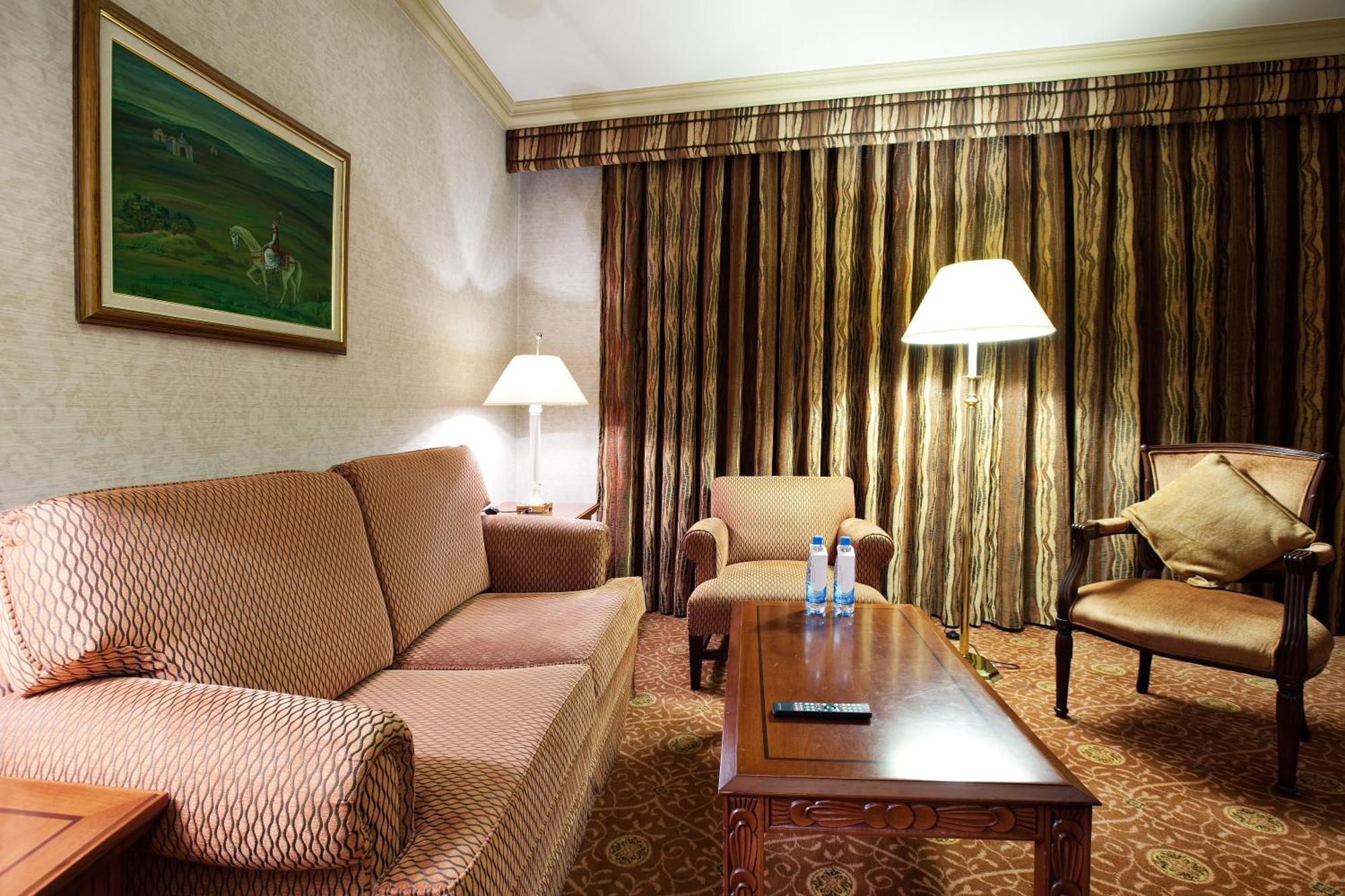 Intercontinental Almaty By Ihg Hotell Exteriör bild